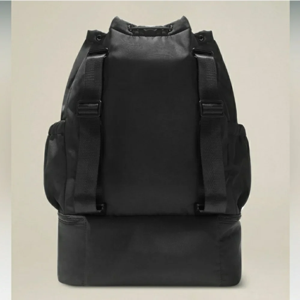 BEYOND YOGA Convertible Gym Bag Black NWT!
